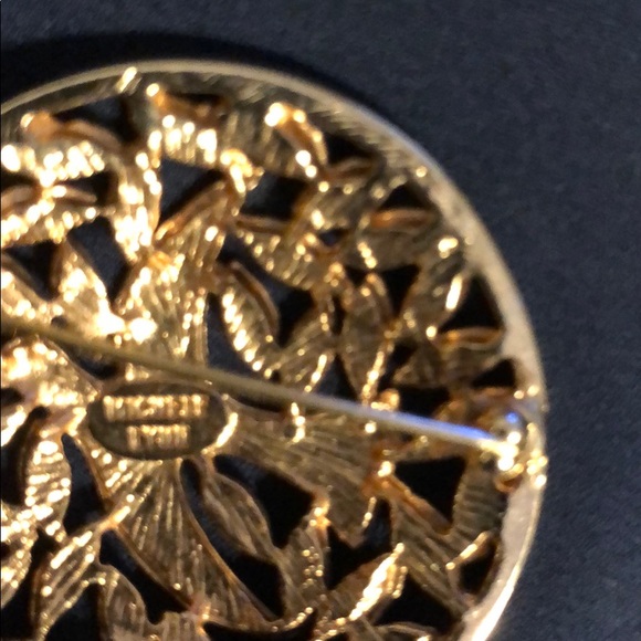 Vintage design by Michelle Lynn brooch - Picture 3 of 3
